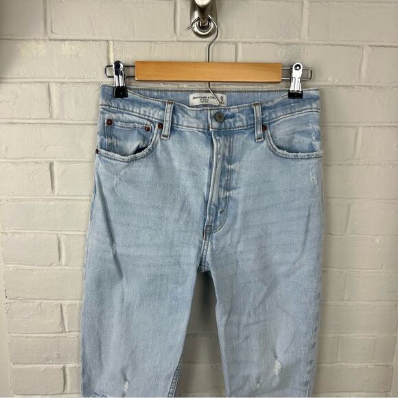 Abercrombie & Fitch The Skinny High Rise Light Wash Distressed Jeans Size 25 - Picture 4 of 10